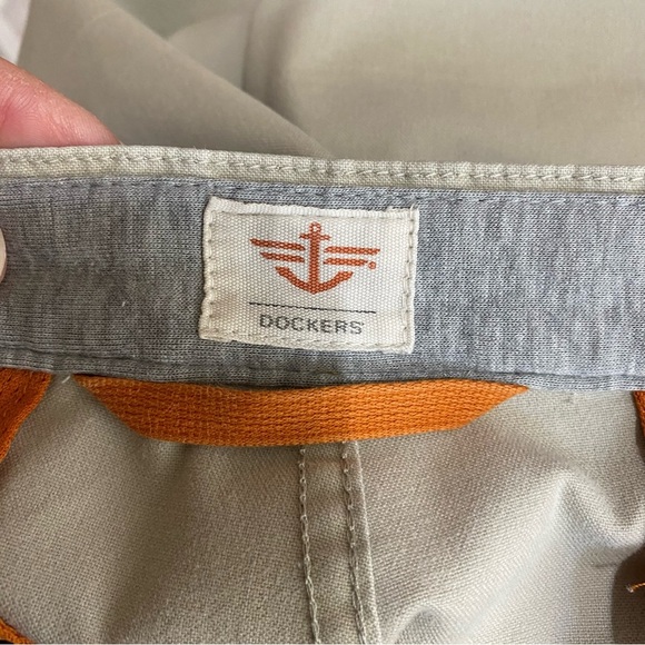 Dockers Men’s 38/28 Pacific On-The-Go Stretch Khaki D2 Straight FlatFront Pants - Picture 8 of 11